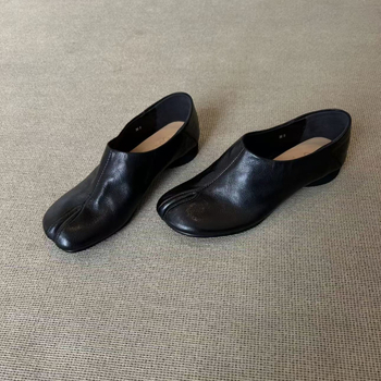 Női Split-Toe cipő, valódi bőr felsőrész, közepes sarok 3–6 cm, gumitalp, báránybőr belső