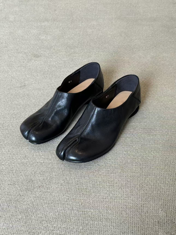 Női Split-Toe cipő, valódi bőr felsőrész, közepes sarok 3–6 cm, gumitalp, báránybőr belső