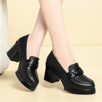 Női magassarkú cipő, kerek orrú, PU felső rész és PU talp, vastag sarok 6–8 cm, ideális tavaszra és őszre