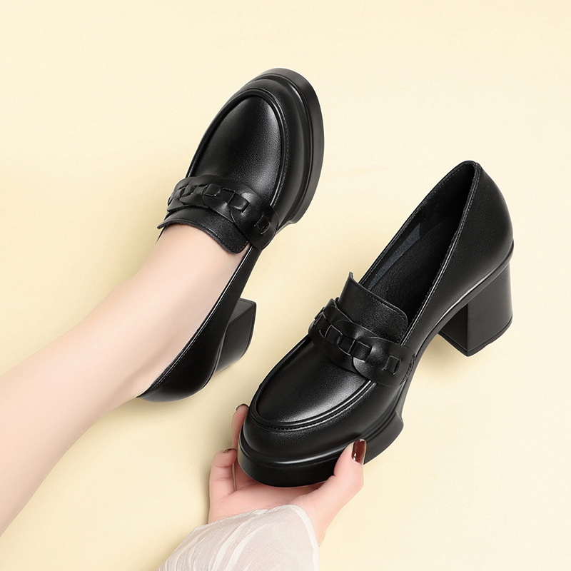 Női magassarkú cipő, kerek orrú, PU felső rész és PU talp, vastag sarok 6–8 cm, ideális tavaszra és őszre