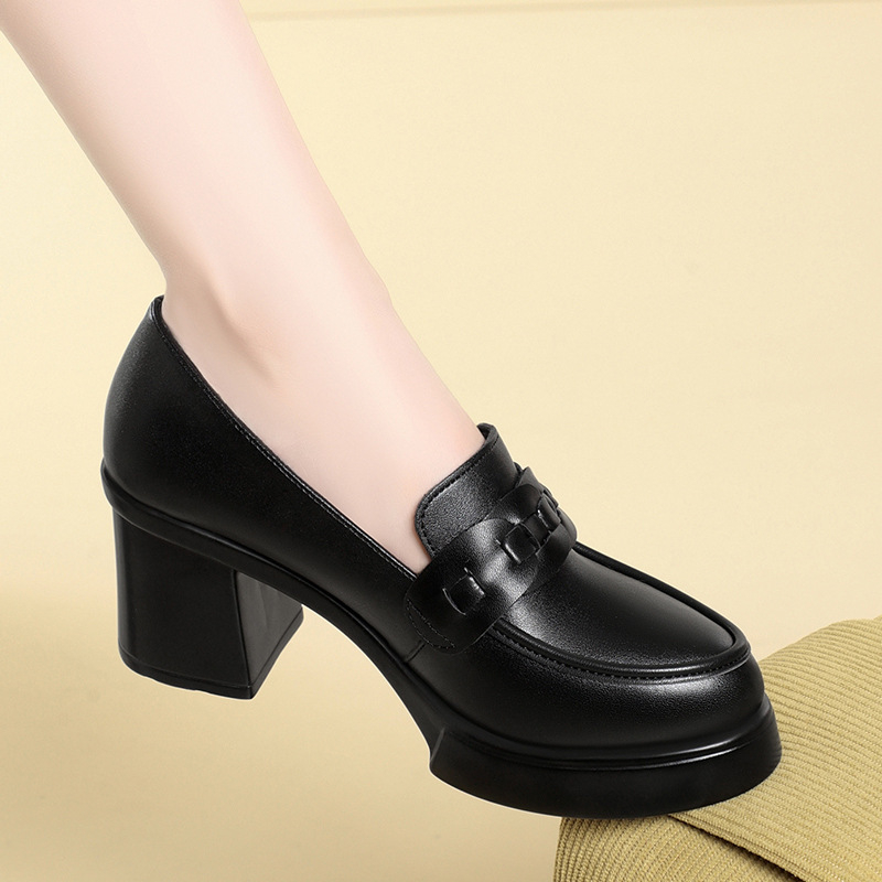 Női magassarkú cipő, kerek orrú, PU felső rész és PU talp, vastag sarok 6–8 cm, ideális tavaszra és őszre