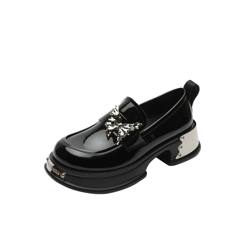 Ženske loafers s okruglim nosem, leptira motiv, gornji dio od super fiber, srednja peta 3–5 cm, potplat od pjenaste gume