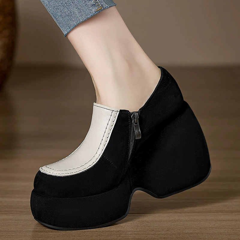 Platform mokaszín 10 cm-es sarokkal, kerek orrú, PU felső rész, gumí talp