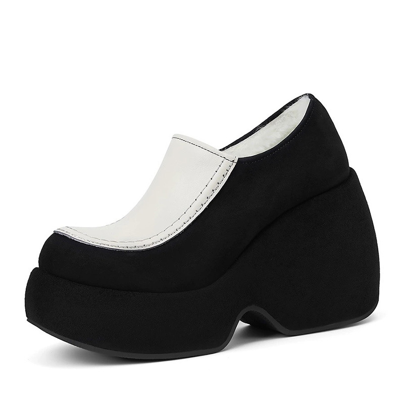 Platform mokaszín 10 cm-es sarokkal, kerek orrú, PU felső rész, gumí talp