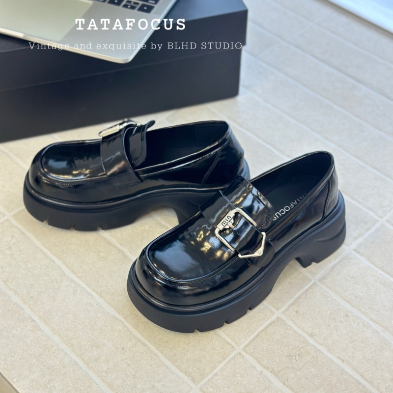 Ženski loafers od kože goveda, okrugli vrh, srednja peta 3–6 cm, kopča s kaišem