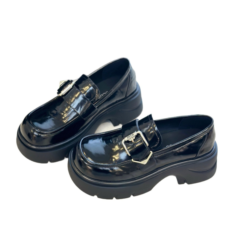 Ženski loafers od kože goveda, okrugli vrh, srednja peta 3–6 cm, kopča s kaišem