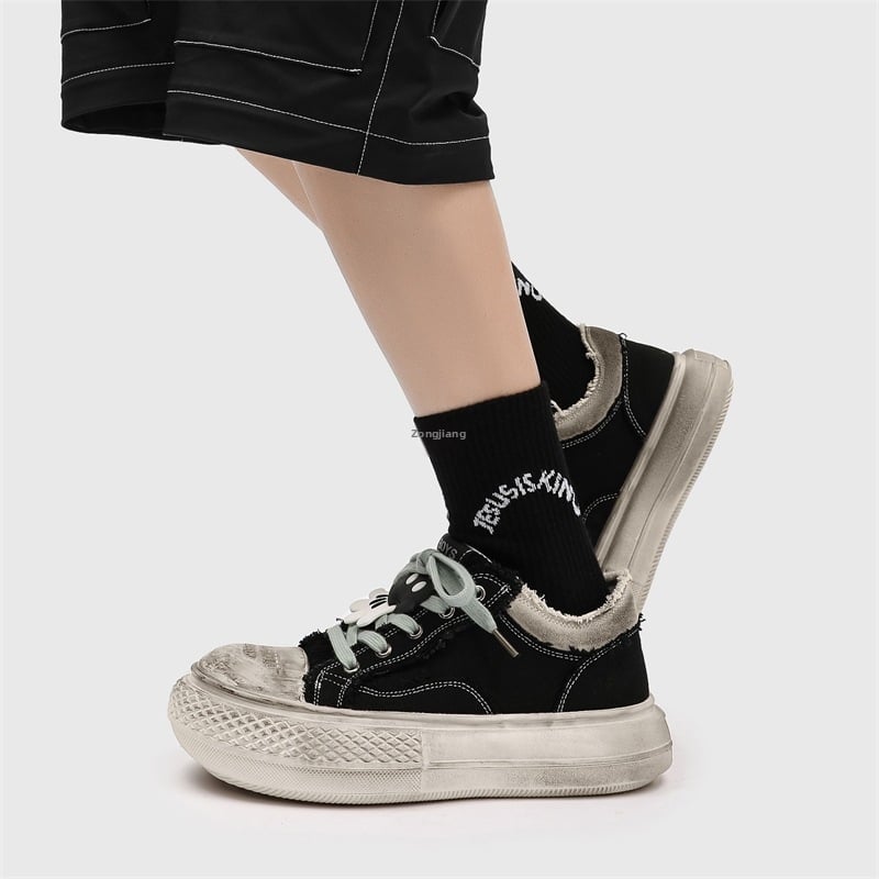 Kanvas sporta kurpes - izturīgas pret nolietojumam, vulkanizēta zole, šņorējamas, zems augums, asā purngala forma