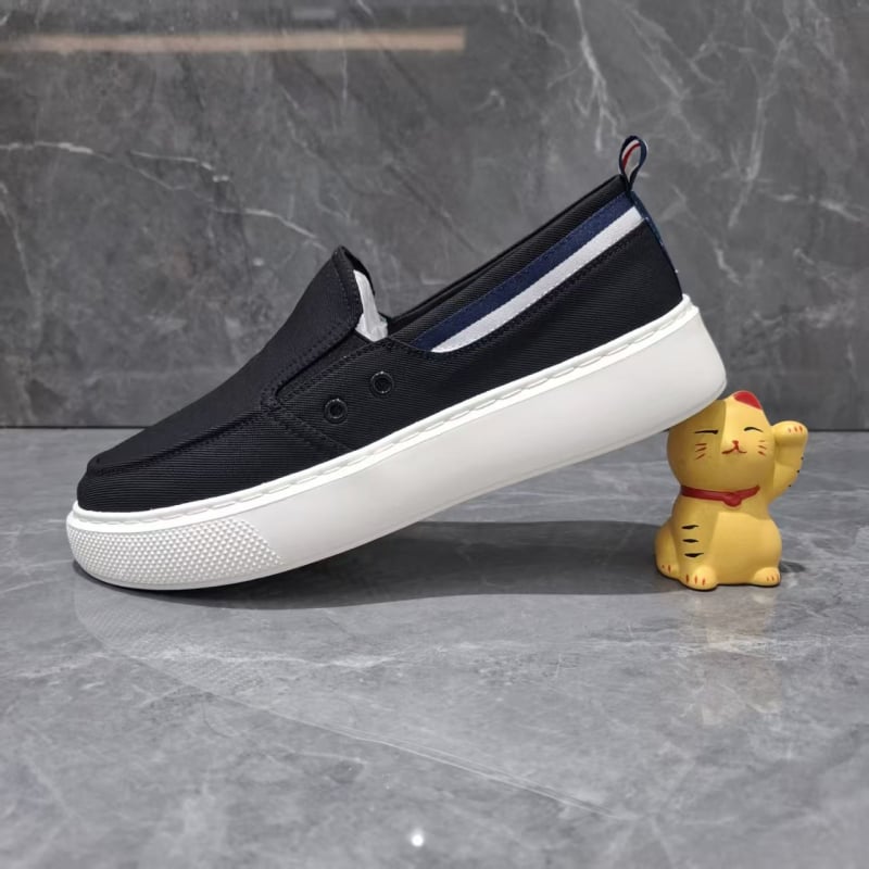 Vīriešu elpojoši kanvas apavi ar biezu zoli, zemā augšdaļa, apaļš purns; augšdaļa: kanvas; iekšējā odere: cūku āda; zole: cūku āda