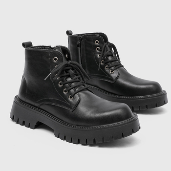 Muške Martin čizme srednje visine, gornji dio od split kože, gumena potplat, okrugli vrh, stražnje vezivanje