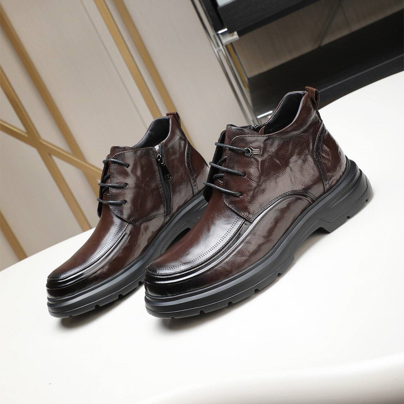 Ανδρικά μποτάκια Chelsea – επάνω μέρος από δέρμα πρώτης στρώσης, σόλα από αφρό καουτσούκ, χαμηλό ύψος τακουνιού 1–3 εκ, πάτος από φυσικό δέρμα, επένδυση από δέρμα χοίρου