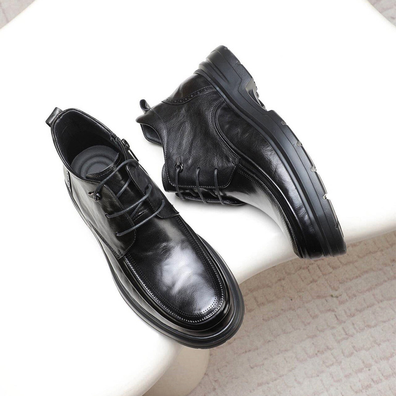 Ανδρικά μποτάκια Chelsea – επάνω μέρος από δέρμα πρώτης στρώσης, σόλα από αφρό καουτσούκ, χαμηλό ύψος τακουνιού 1–3 εκ, πάτος από φυσικό δέρμα, επένδυση από δέρμα χοίρου