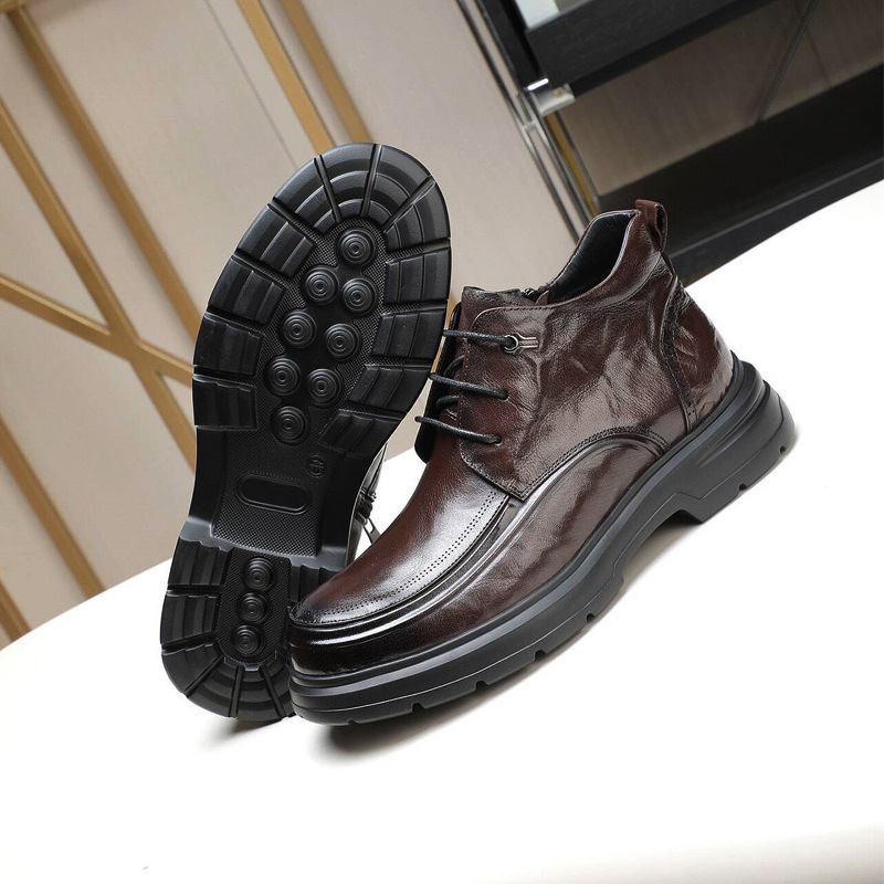 Ανδρικά μποτάκια Chelsea – επάνω μέρος από δέρμα πρώτης στρώσης, σόλα από αφρό καουτσούκ, χαμηλό ύψος τακουνιού 1–3 εκ, πάτος από φυσικό δέρμα, επένδυση από δέρμα χοίρου