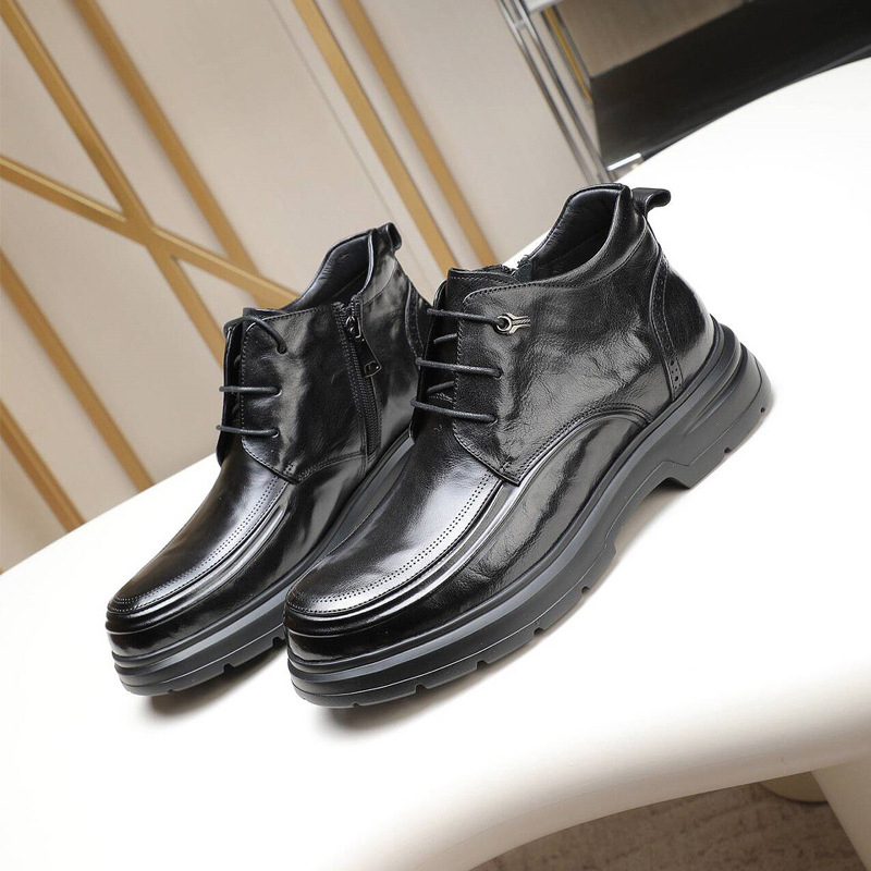 Ανδρικά μποτάκια Chelsea – επάνω μέρος από δέρμα πρώτης στρώσης, σόλα από αφρό καουτσούκ, χαμηλό ύψος τακουνιού 1–3 εκ, πάτος από φυσικό δέρμα, επένδυση από δέρμα χοίρου