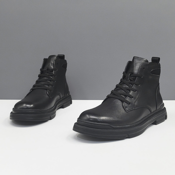 Muške Martin čizme od prve sloj teleće kože, gumena potplata, zaokruženi vrh, srednja visina pete 3–5 cm