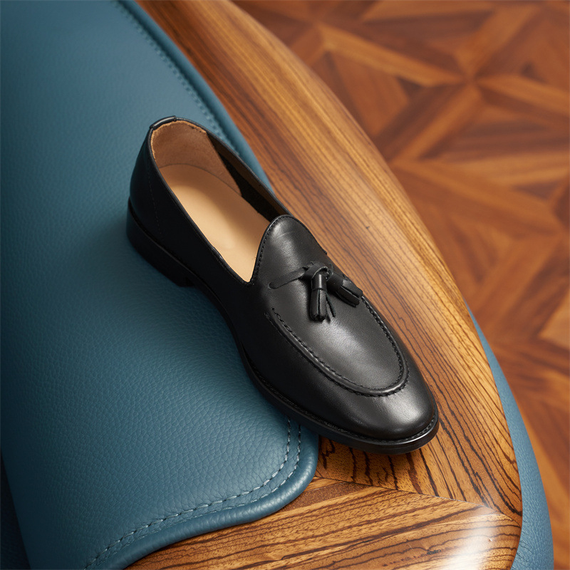 Muške ručno izrađene kožne mokasine s resicama, gumom na potplati, okruglom vrhu i niskim kvadratnim petom