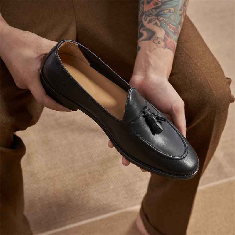 Muške ručno izrađene kožne mokasine s resicama, gumom na potplati, okruglom vrhu i niskim kvadratnim petom