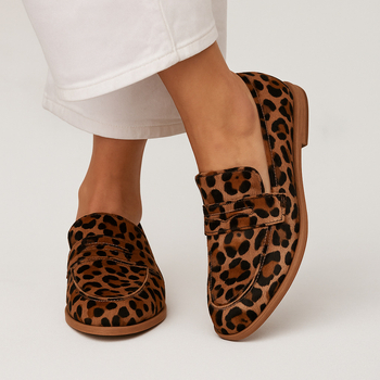 Ženske loaferice od velura, okrugla prednja, bez vezivanja, niski pet 1–3 cm, gumeni potplat