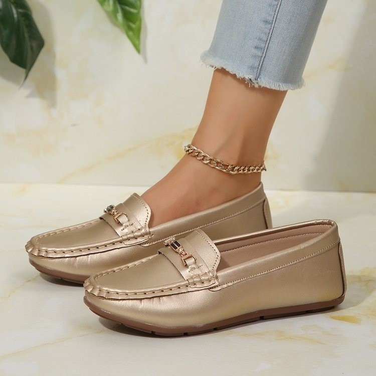 Lazy shoes s PU gornjim dijelom, zaobljeni vrh, niski gornji dio, gumena potplata, kopča Kick