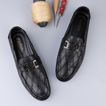 Muške casual slip-on mokasice od prave kože, gumeni potplat, okrugla vrh prsta, niska peta (1–3 cm)