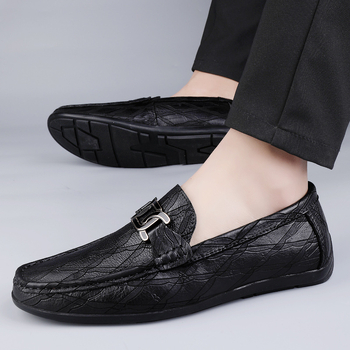 Muške casual slip-on mokasice od prave kože, gumeni potplat, okrugla vrh prsta, niska peta (1–3 cm)