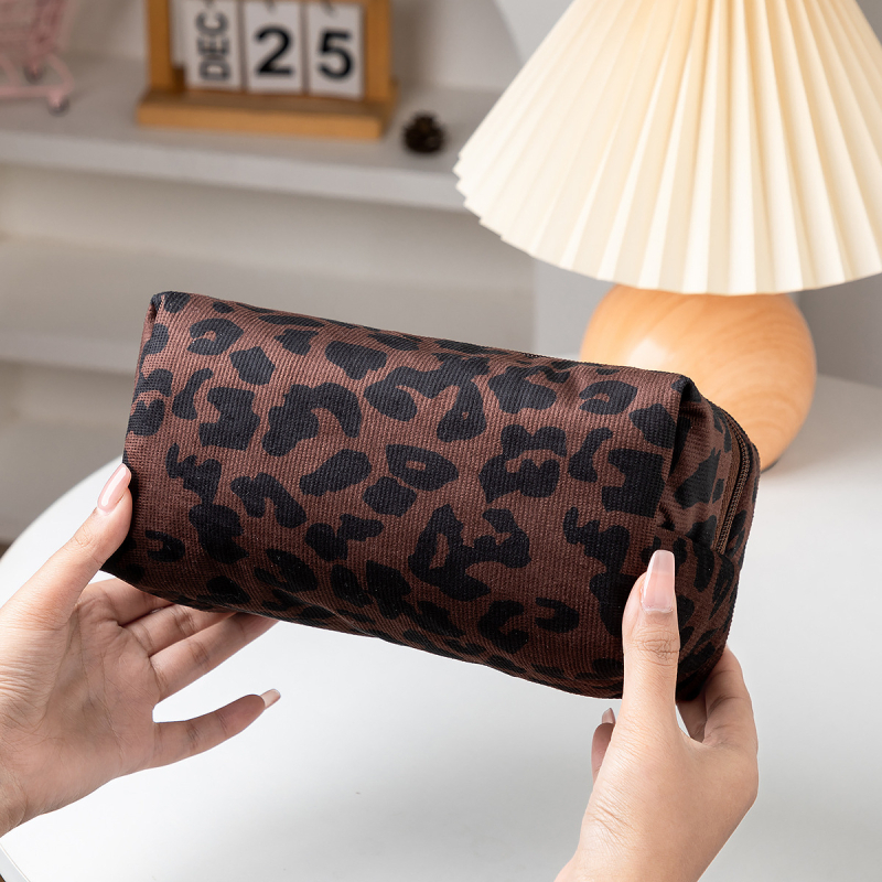 Kozmetička torbica s leopard uzorkom – prenosna za putovanja, ultra lagana, poliester, zatvarač, street style