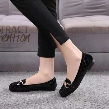 Loafers – Korejas stilā, apaļš purngals, augšējā daļa no Super Fiber, gumijas zole, zems papēdis 1–3 cm