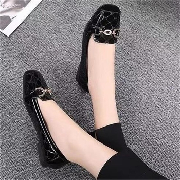 Loafers – Korejas stilā, apaļš purngals, augšējā daļa no Super Fiber, gumijas zole, zems papēdis 1–3 cm