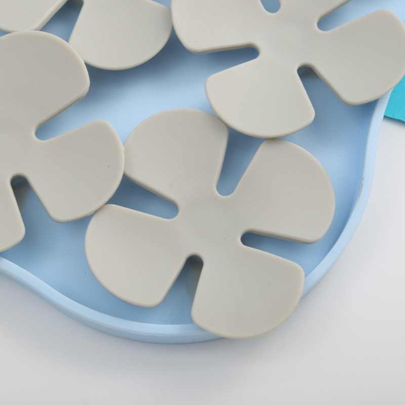 Silicijska posuda za polagano hranjenje kućnih ljubimaca i podlogu, oblik četverolistne deteline, protuklizna i zaštita od gušenja, za mačke i pse