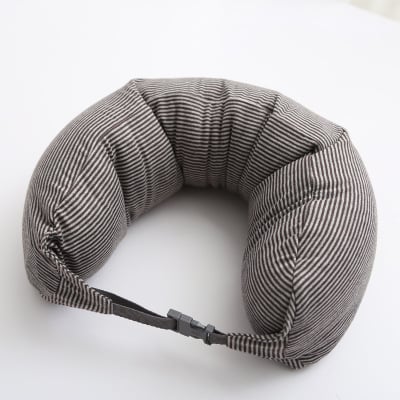 U tvarovaný cestovný vankúš na krk s výplňou z EPS peny, poťah 100% bavlna, obsah výplne 100%