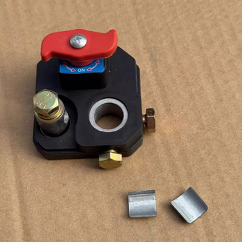 Automobilio baterijos išjungimo jungiklis 12V/24V, universalus, sustiprinta konstrukcija, klipo laikiklis, anti-nutekėjimo dizainas