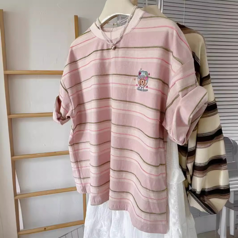 Tricou din bumbac, cu dungi, mâneci scurte, guler rotund, croială lejeră, colaj/ cusătură