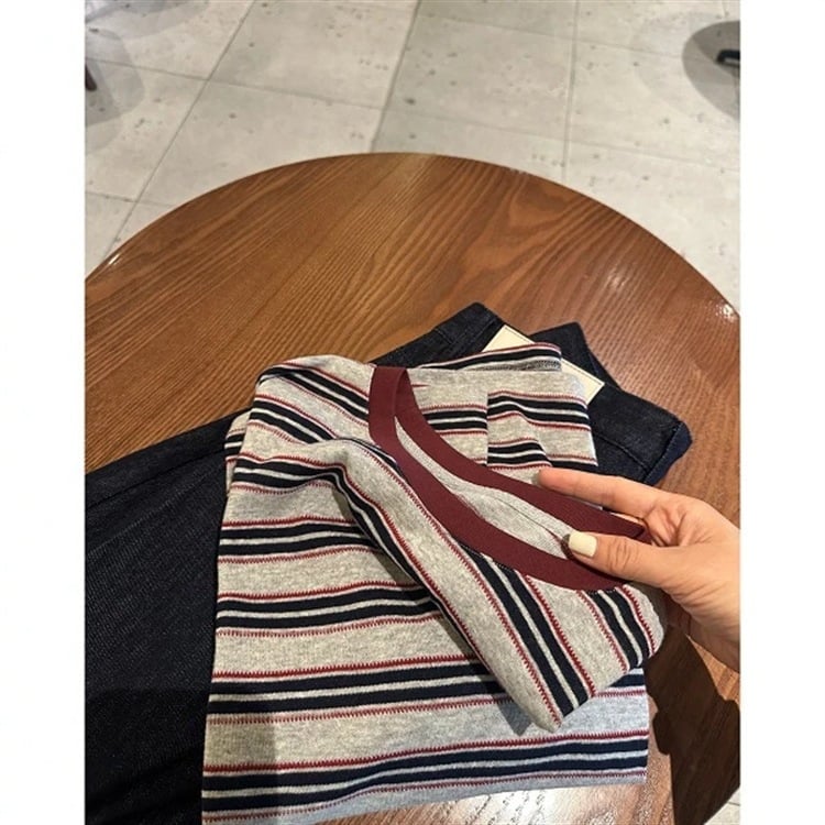 Stripe Law Bijela majica s jacquardom i prugama, okrugli izrez, opušten kroj, kratki rukavi, pamuk