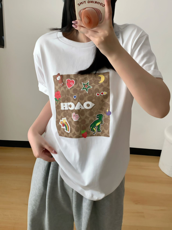 Tricou cu mâneci scurte, imprimeu geometric, guler rotund, croială lejeră, bumbac elastan, primăvară 2025