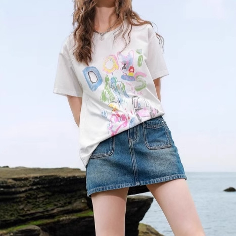 Tricou cu imprimeu graffiti, croială lejeră, guler U, mâneci lungi, 70–80% bumbac