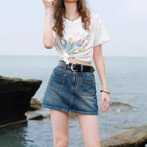 Tricou cu imprimeu graffiti, croială lejeră, guler U, mâneci lungi, 70–80% bumbac