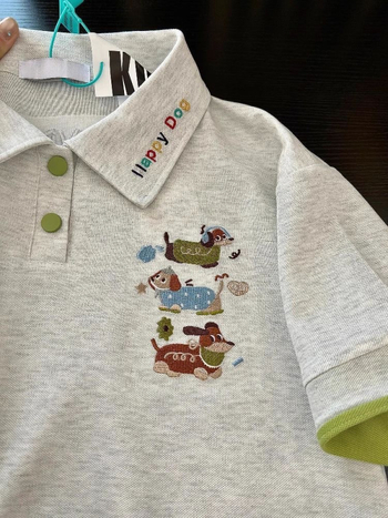 Tricou polo brodat Dachshund, amestec bumbac-spandex, mâneci scurte, stil colegiu