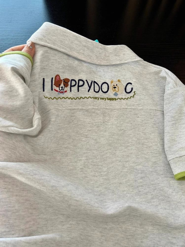 Tricou polo brodat Dachshund, amestec bumbac-spandex, mâneci scurte, stil colegiu