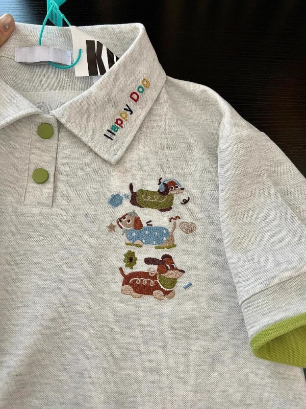 Tricou polo brodat Dachshund, amestec bumbac-spandex, mâneci scurte, stil colegiu