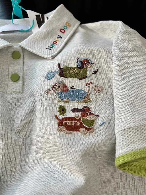 Tricou polo brodat Dachshund, amestec bumbac-spandex, mâneci scurte, stil colegiu