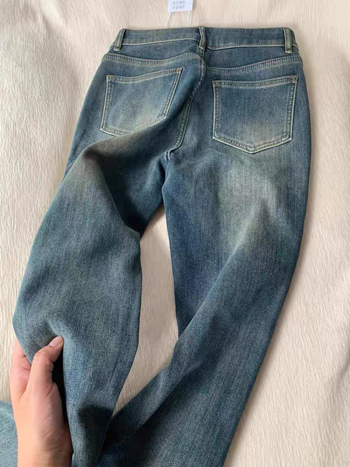 Ženske bootcut traperice, visoki pojas, mikro flare, debela fleec-podstava, denim s udjelom pamuka 50–70%, zimska kolekcija 2025