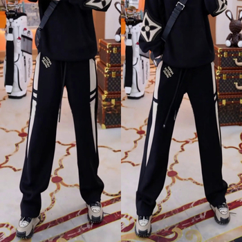 Ανδρικά casual χαλαρά παντελόνια από βαμβακοπολυεστερική μίξη, με μεσαία μέση, κλείσιμο με κορδόνι, μοτίβο με γράμματα