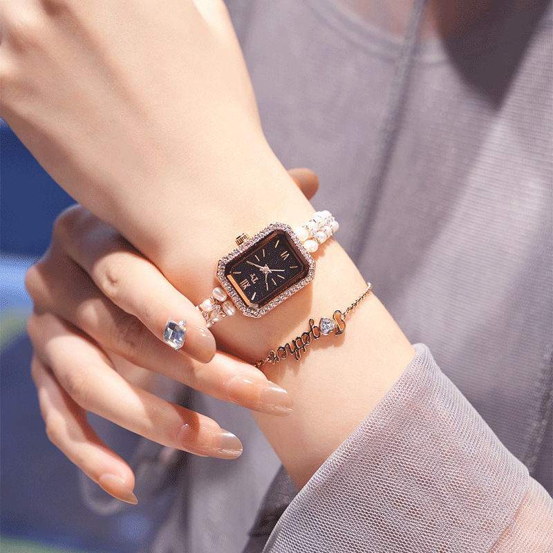 Женски кварцов часовник с правоъгълен циферблат, каишка от пресноводни перли, корпус от сплав, водоустойчивост 30 м, механизъм 7T35