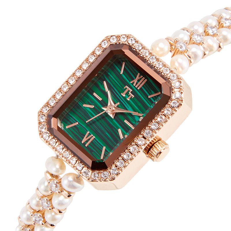 Женски кварцов часовник с правоъгълен циферблат, каишка от пресноводни перли, корпус от сплав, водоустойчивост 30 м, механизъм 7T35