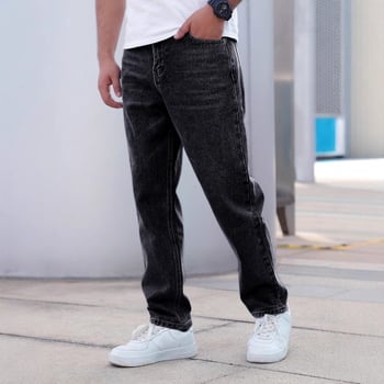 Pánske džínsy rovného strihu, stredná výška pásu, bavlnený denim, kamenné pranie, voľnočasové nosenie pre všetky ročné obdobia.