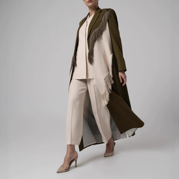 Dug ženski kaput s resama i ukrasnim šavovima, slobodan kroj, poliester materijal, ovratnik kostim, duljina 50–65 cm