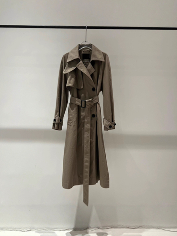 Ženska windbreaker jakna srednje duljine, ovratnik u stilu sakoa, jednostruko kopčanje, glavni materijal 70-80%