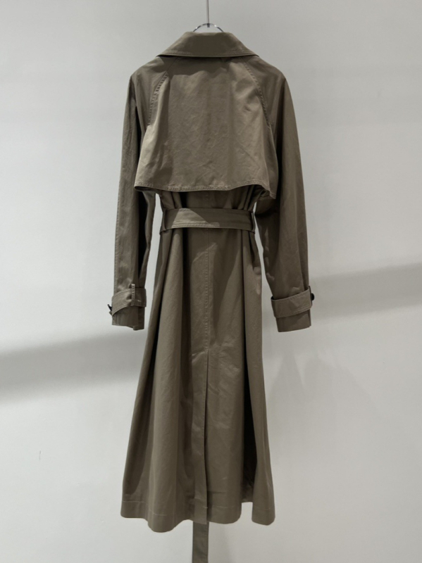 Ženska windbreaker jakna srednje duljine, ovratnik u stilu sakoa, jednostruko kopčanje, glavni materijal 70-80%