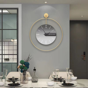 Ceas de perete cu carcasă metalică circulară, alimentat cu baterie, mișcare a secundelor cu sweep, cu o singură față, impermeabil.