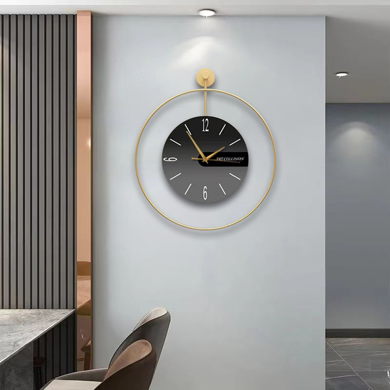 Ceas de perete cu carcasă metalică circulară, alimentat cu baterie, mișcare a secundelor cu sweep, cu o singură față, impermeabil.