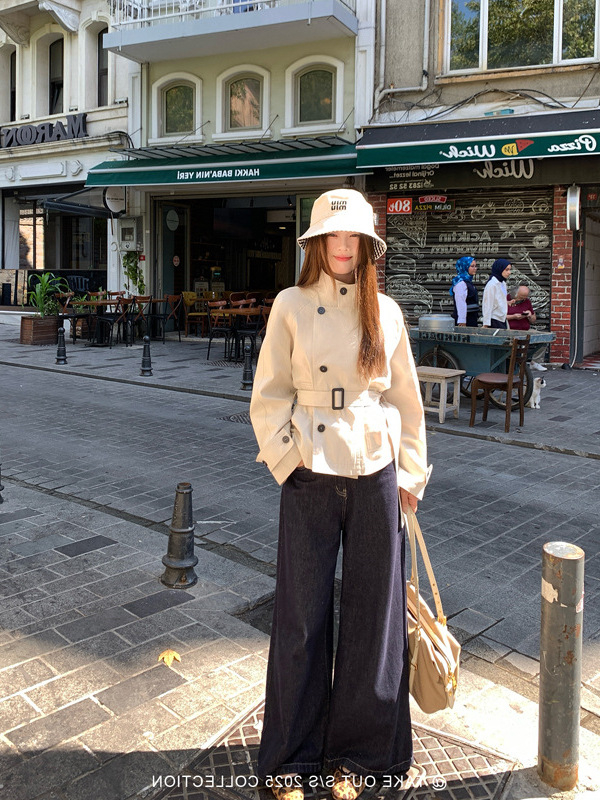 Ženska kratka windbreaker jakna od poliestera, 95% poliestera, stojeći ovratnik, dugi rukavi, ležeran kroj